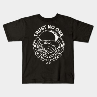 Trust no one Kids T-Shirt